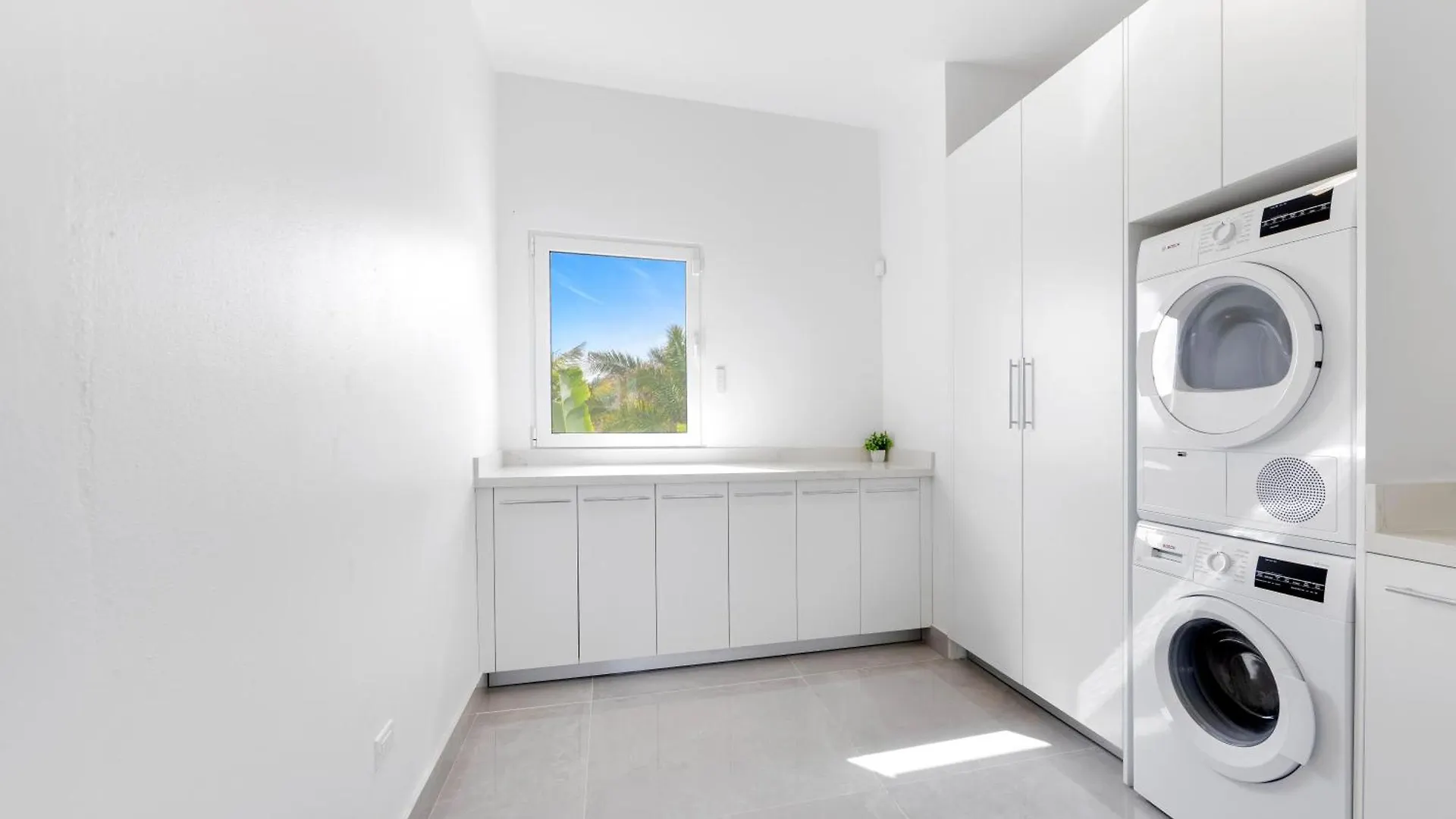 Lovely 4-Bed Villa In Anguilla Long Path